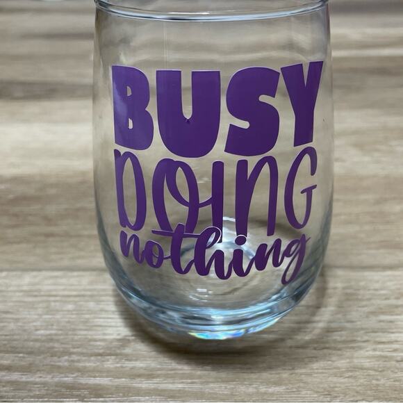 “Busy Doing Nothing” Handmade Vinyl Design Stemless Wine Glass sz 17oz - Picture 3 of 3